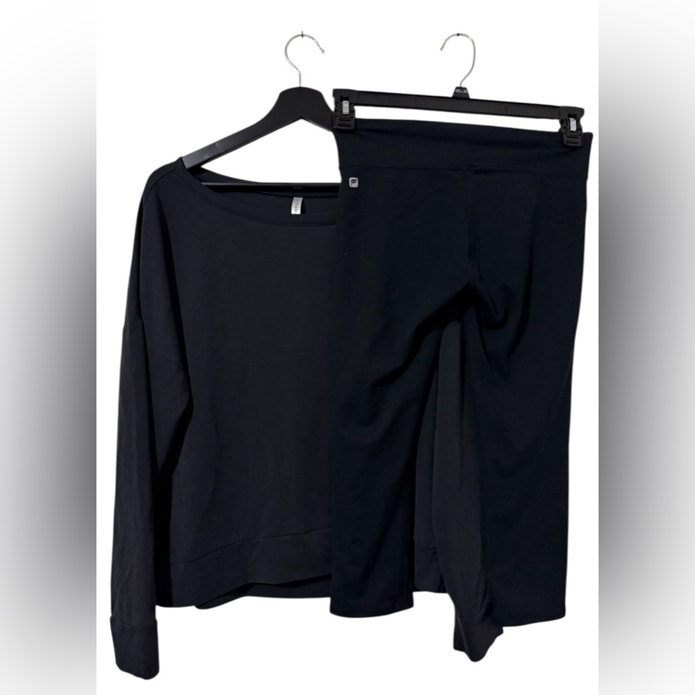 Fabletics Medium Activewear Bundle Leggings + Eco… - image 1